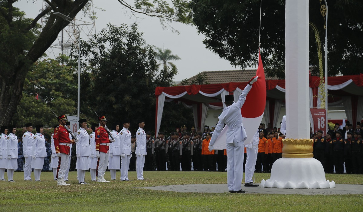 Upacara Bendera Gedung Agung 02.jpg