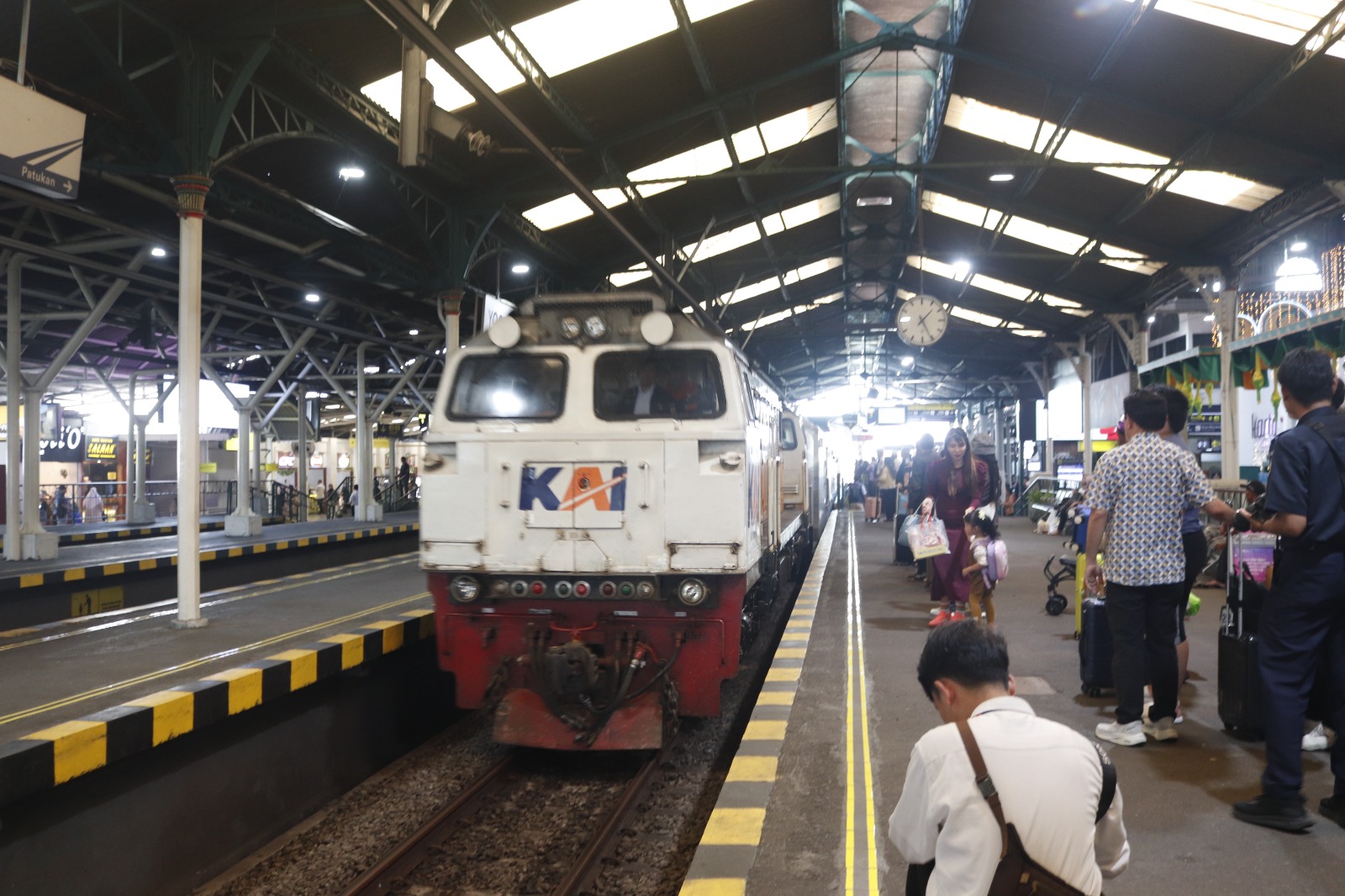 KA Bangunkarta anjlok di Bumiayu menyebabkan jalur terganggu, Senin (6/4/2026), sejumlah kereta Jogja-Solo dialihkan hingga dibatalkan, KAI siapkan refund 100 persen bagi penumpang. (Dok. jogjabanget.id)