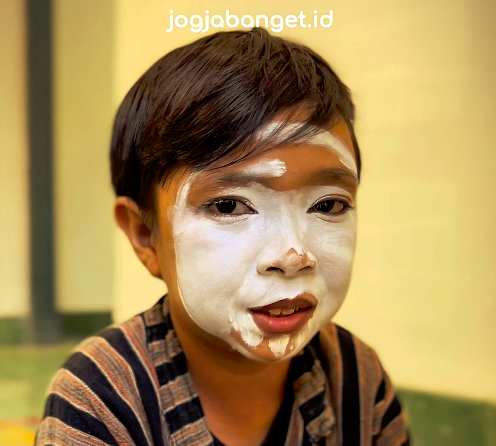 Doddy Micro, seniman pantomim asal Yogyakarta yang menekuni seni sejak SMK hingga sukses di ajang pencarian bakat dan menjadikannya sebagai profesi. (Dok. jogjabanget.id)